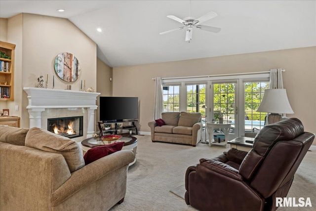 5635 Wagon Ford Road, Chatham, IL 62629