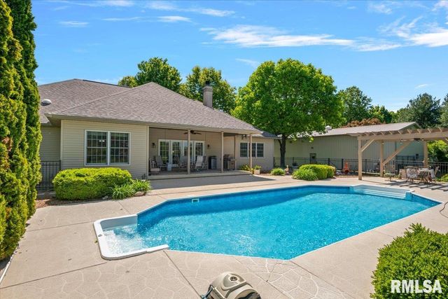 5635 Wagon Ford Road, Chatham, IL 62629