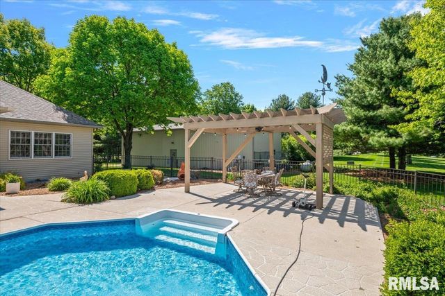 5635 Wagon Ford Road, Chatham, IL 62629
