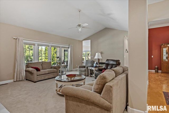 5635 Wagon Ford Road, Chatham, IL 62629