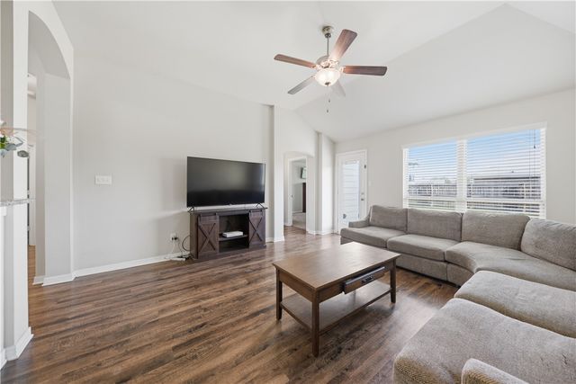 808 Mockingbird Street, Navasota, TX 77868