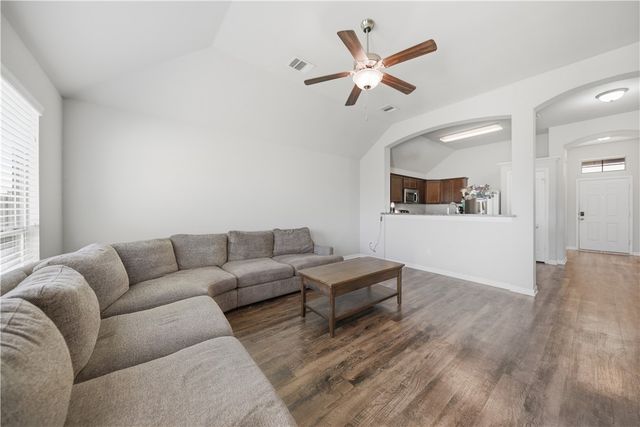808 Mockingbird Street, Navasota, TX 77868