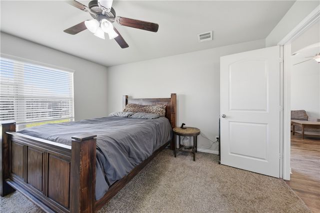808 Mockingbird Street, Navasota, TX 77868