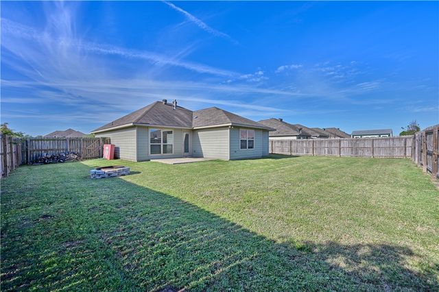 808 Mockingbird Street, Navasota, TX 77868