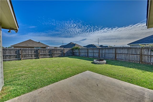 808 Mockingbird Street, Navasota, TX 77868