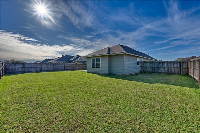 808 Mockingbird Street, Navasota, TX 77868