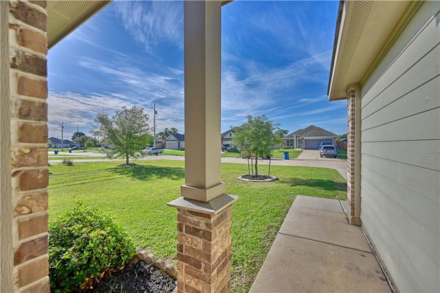 808 Mockingbird Street, Navasota, TX 77868