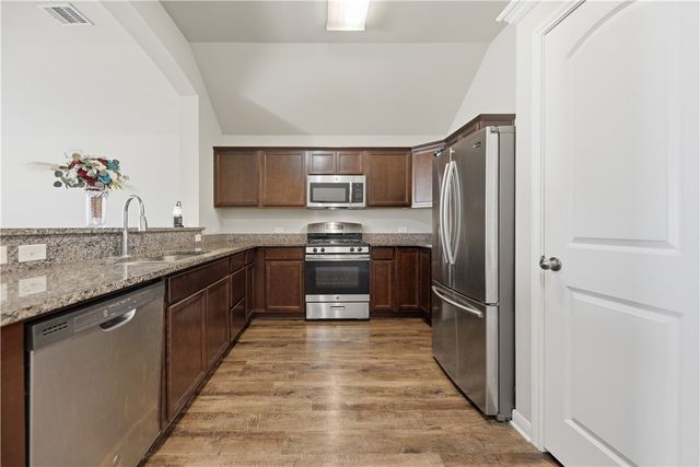 808 Mockingbird Street, Navasota, TX 77868