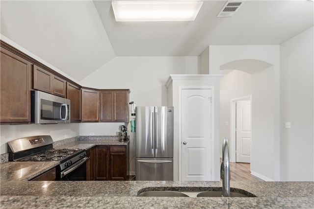 808 Mockingbird Street, Navasota, TX 77868