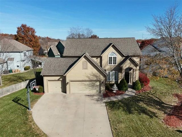 304 NE Hidden Valley Way, Lee's Summit, MO 64064