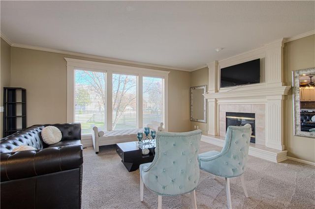 304 NE Hidden Valley Way, Lee's Summit, MO 64064