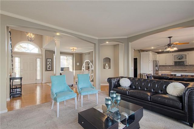 304 NE Hidden Valley Way, Lee's Summit, MO 64064