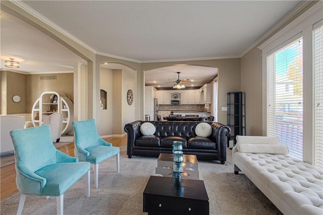 304 NE Hidden Valley Way, Lee's Summit, MO 64064