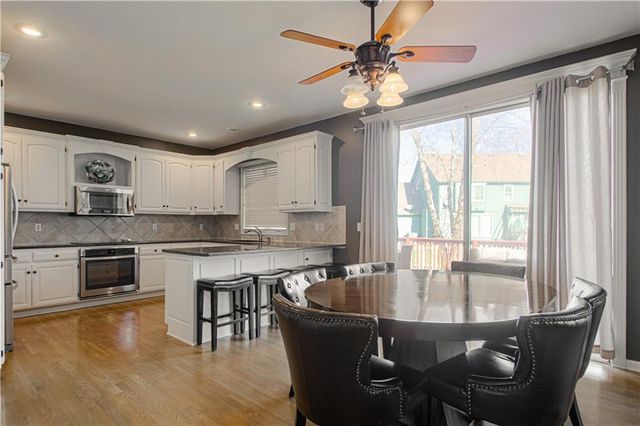 304 NE Hidden Valley Way, Lee's Summit, MO 64064