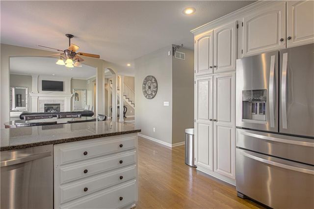 304 NE Hidden Valley Way, Lee's Summit, MO 64064