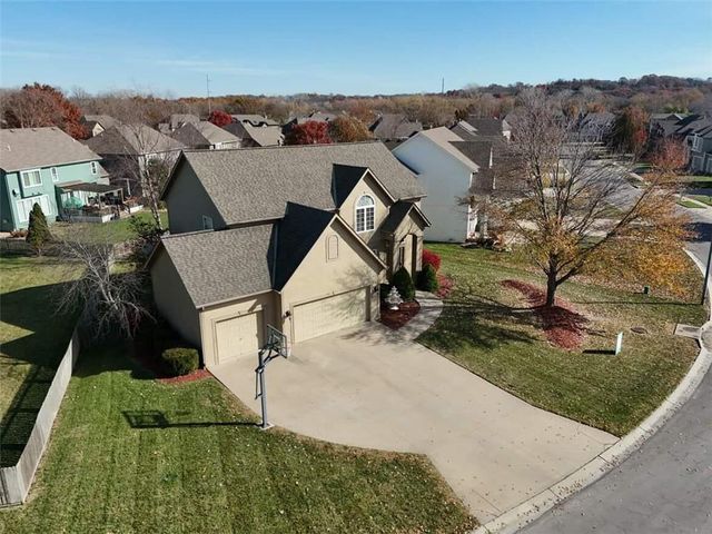 304 NE Hidden Valley Way, Lee's Summit, MO 64064