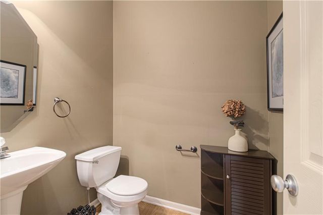 304 NE Hidden Valley Way, Lee's Summit, MO 64064