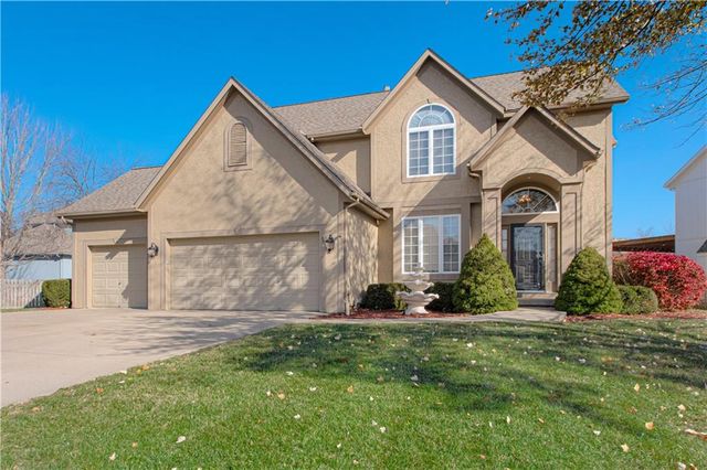 304 NE Hidden Valley Way, Lee's Summit, MO 64064