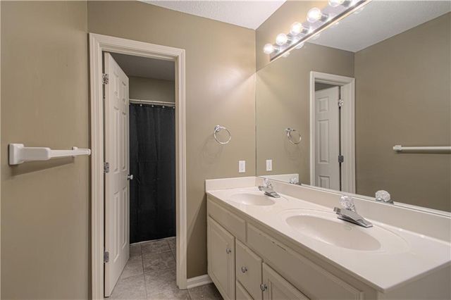 304 NE Hidden Valley Way, Lee's Summit, MO 64064