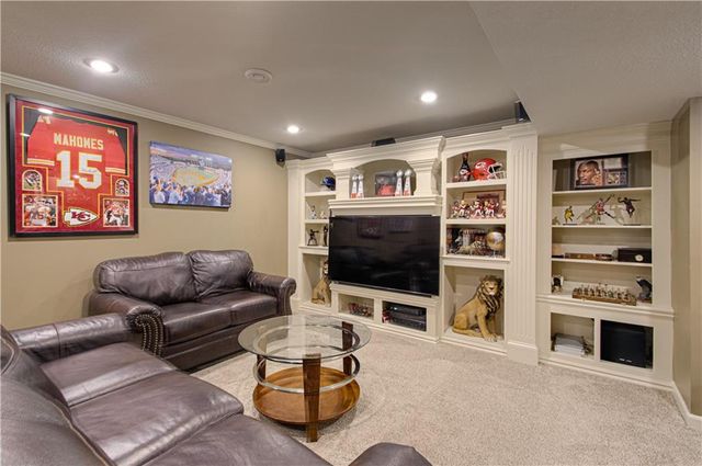 304 NE Hidden Valley Way, Lee's Summit, MO 64064