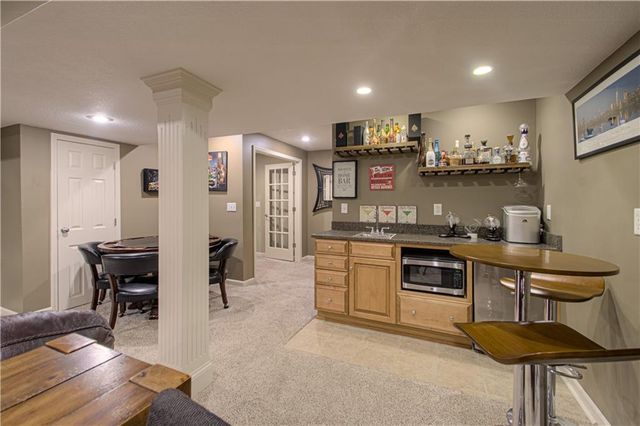 304 NE Hidden Valley Way, Lee's Summit, MO 64064