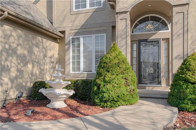 304 NE Hidden Valley Way, Lee's Summit, MO 64064