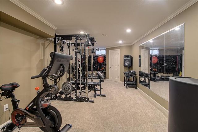 304 NE Hidden Valley Way, Lee's Summit, MO 64064