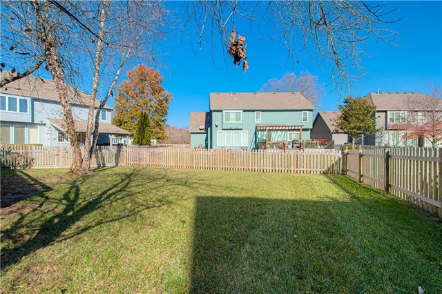 304 NE Hidden Valley Way, Lee's Summit, MO 64064