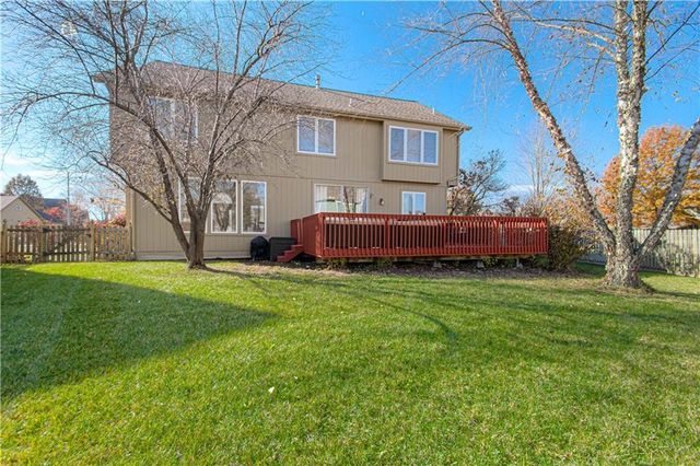 304 NE Hidden Valley Way, Lee's Summit, MO 64064