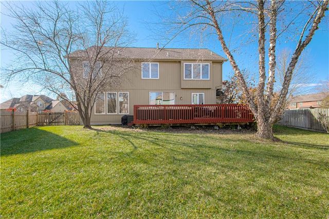 304 NE Hidden Valley Way, Lee's Summit, MO 64064