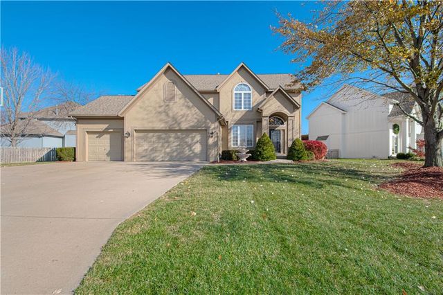 304 NE Hidden Valley Way, Lee's Summit, MO 64064
