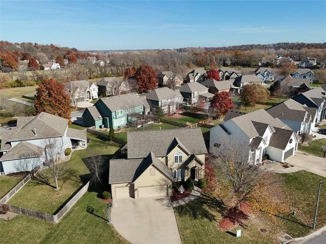 304 NE Hidden Valley Way, Lee's Summit, MO 64064
