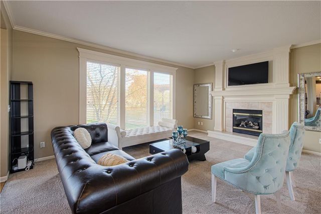 304 NE Hidden Valley Way, Lee's Summit, MO 64064