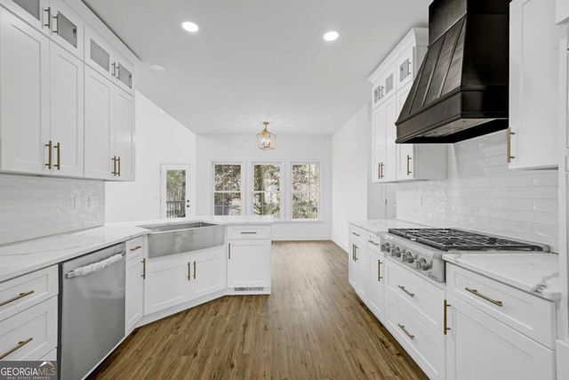 9035 Sandorn Drive, Roswell, GA 30075