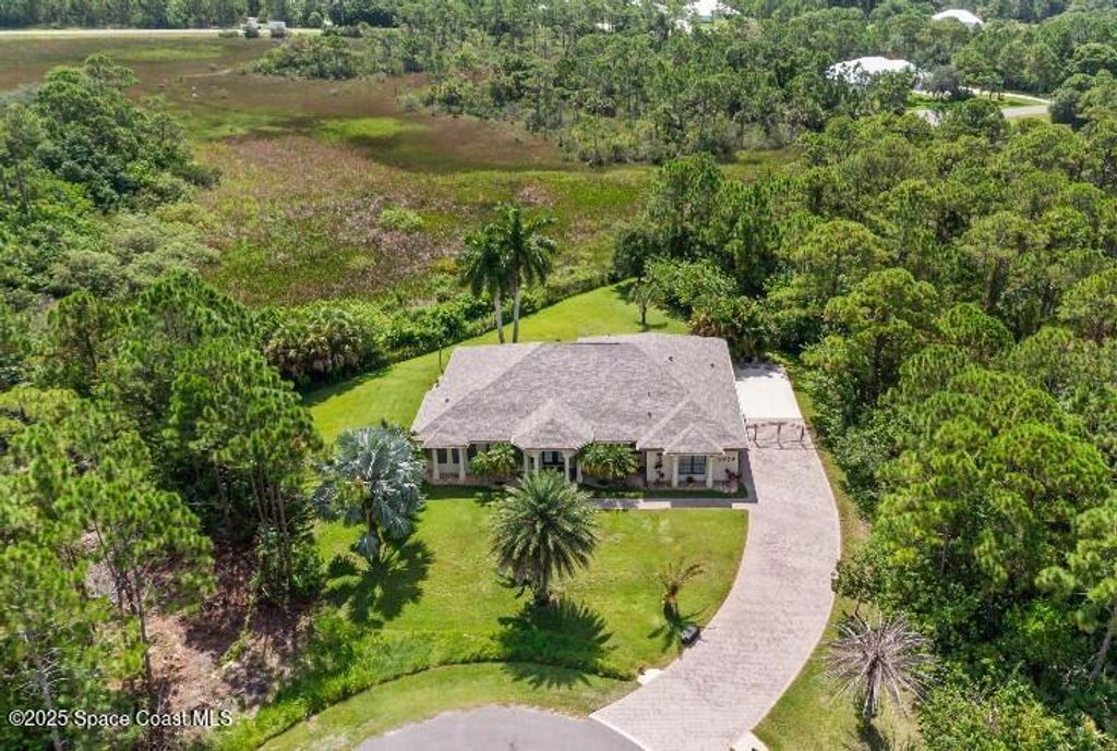 6909 Hacienda Drive, Grant, FL 32949