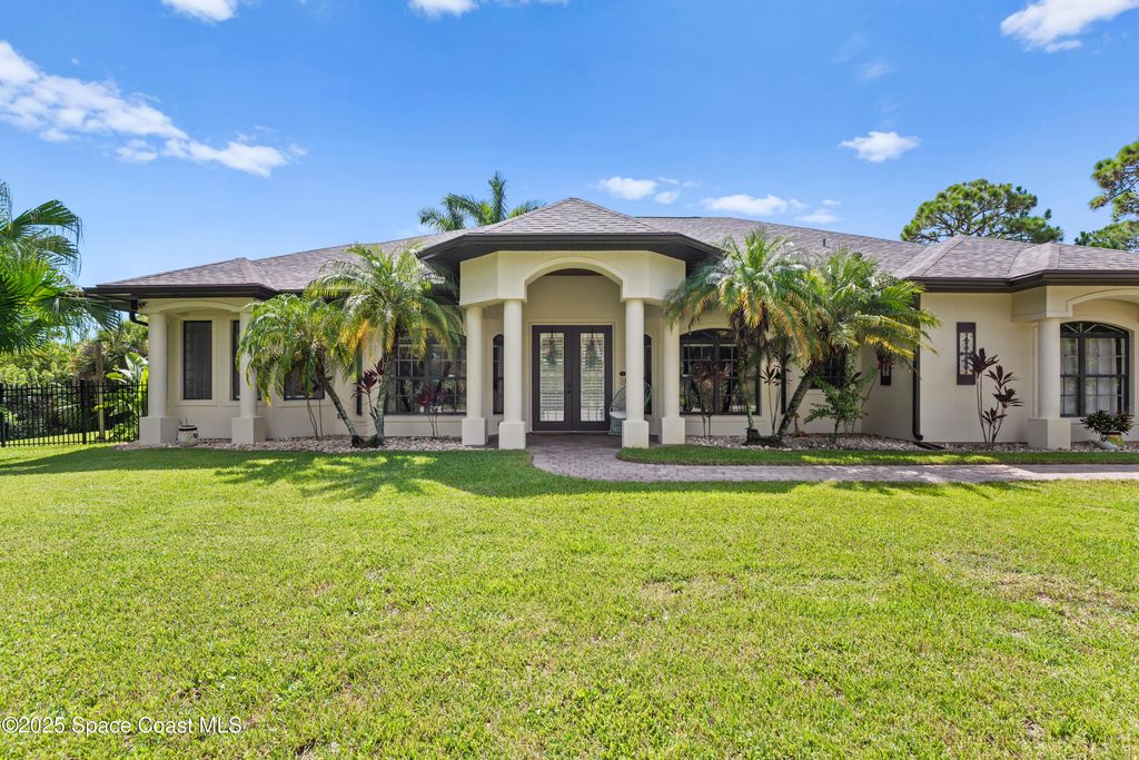 Image 2 of property listing at 6909 Hacienda Drive, Grant, FL 32949
