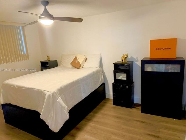 1045 10th St 206, Miami Beach, FL 33139