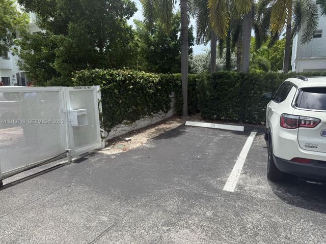 1045 10th St 206, Miami Beach, FL 33139