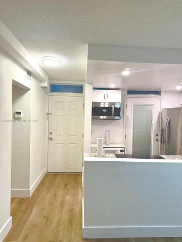 1045 10th St 206, Miami Beach, FL 33139