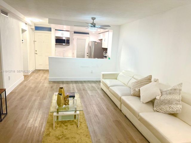 1045 10th St 206, Miami Beach, FL 33139