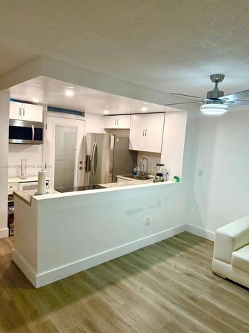 1045 10th St 206, Miami Beach, FL 33139