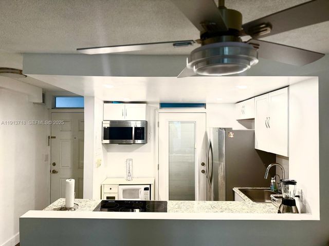 1045 10th St 206, Miami Beach, FL 33139