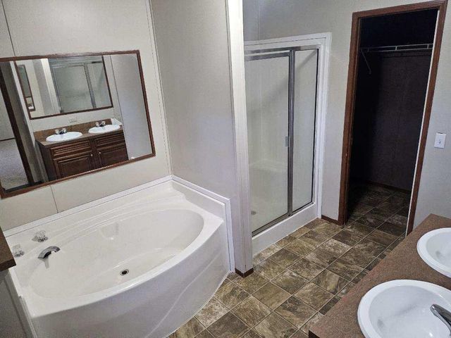 1505 OAK HILL RD, Bolivar, TN 38008