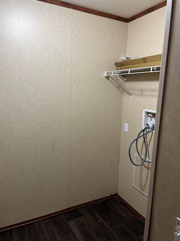 1505 OAK HILL RD, Bolivar, TN 38008