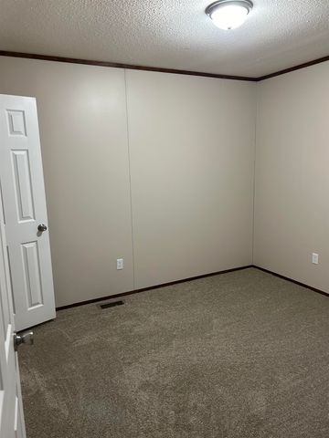 1505 OAK HILL RD, Bolivar, TN 38008