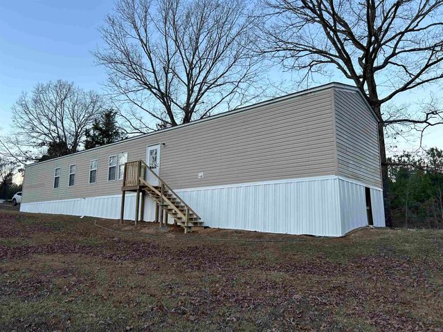 1505 OAK HILL RD, Bolivar, TN 38008