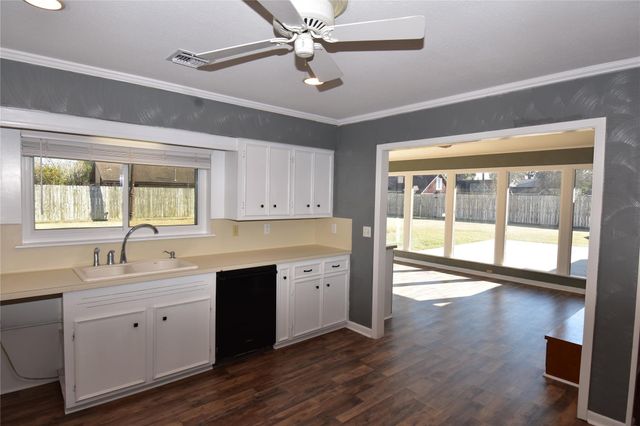 115 Neal Road, Wharton, TX 77488