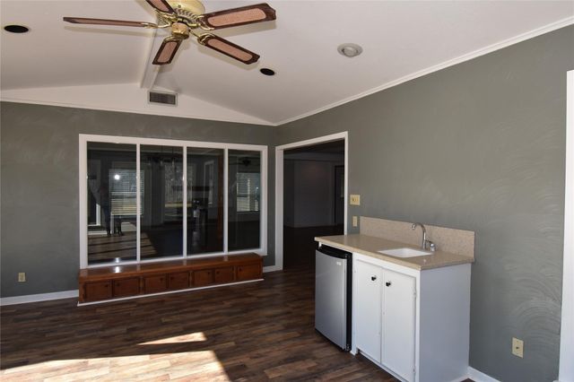 115 Neal Road, Wharton, TX 77488