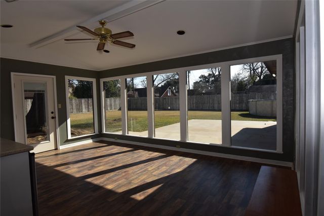 115 Neal Road, Wharton, TX 77488