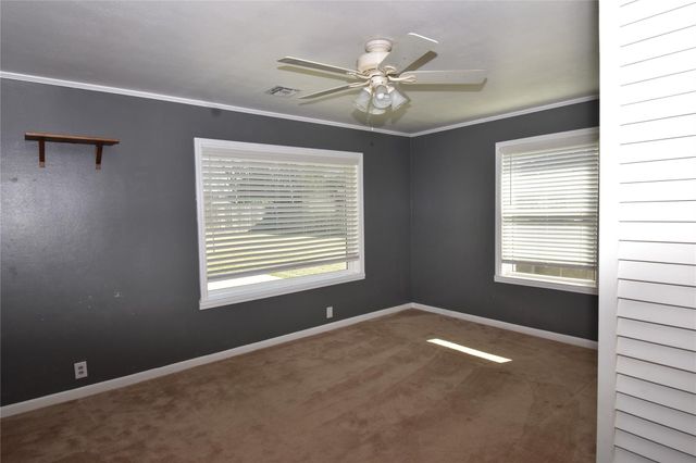 115 Neal Road, Wharton, TX 77488